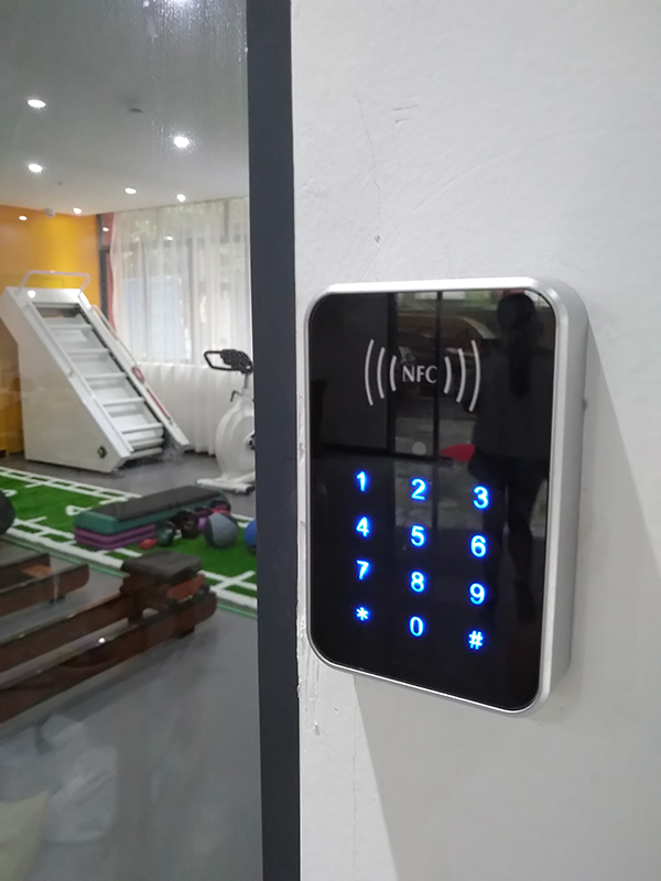 CR02E門禁安裝效果圖1(樂加運動).jpg