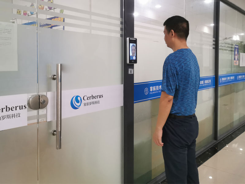 7吋刷卡人臉識別考勤門禁機800P.jpg
